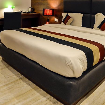 Oyo 1358 Hotel Crossroad 勒克瑙 外观 照片