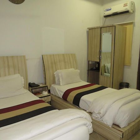 Oyo 1358 Hotel Crossroad 勒克瑙 外观 照片