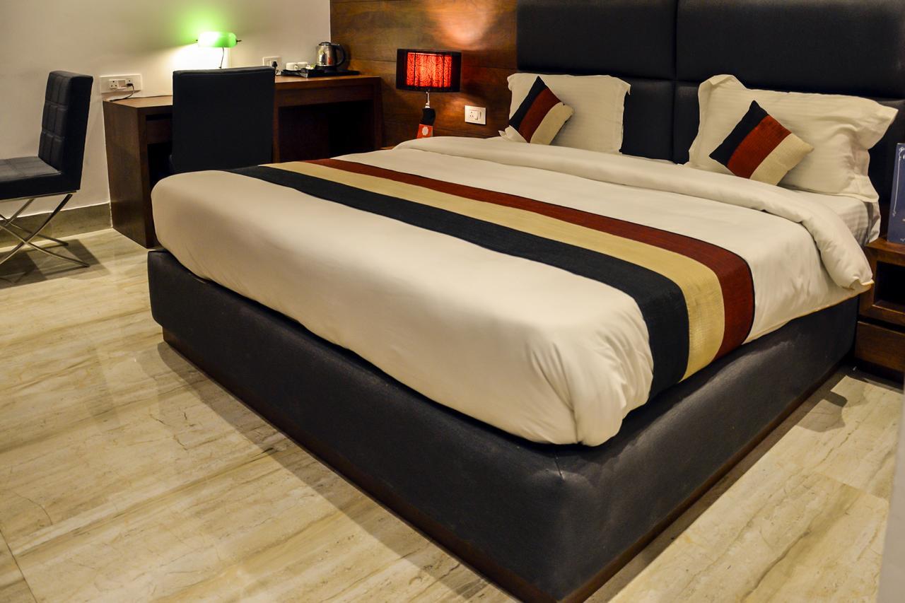 Oyo 1358 Hotel Crossroad 勒克瑙 外观 照片