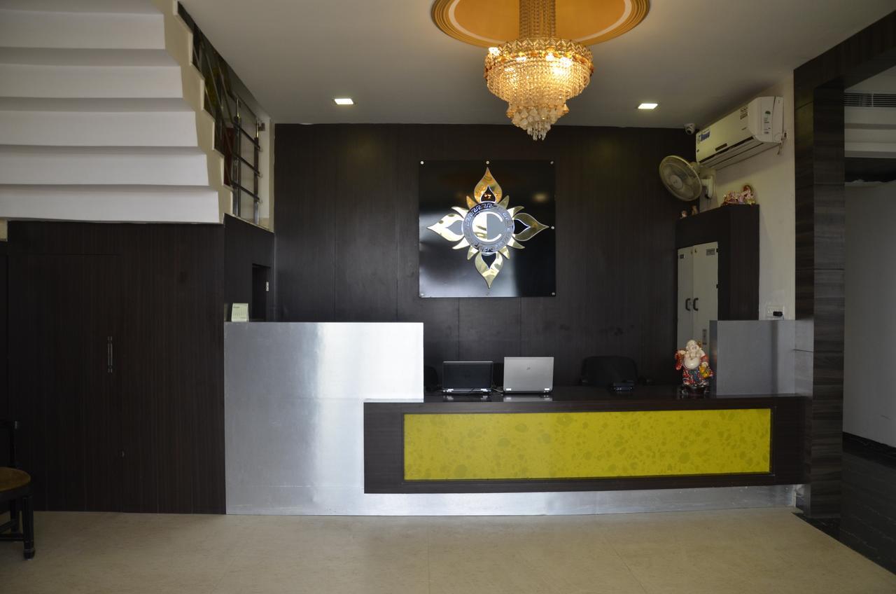 Oyo 1358 Hotel Crossroad 勒克瑙 外观 照片