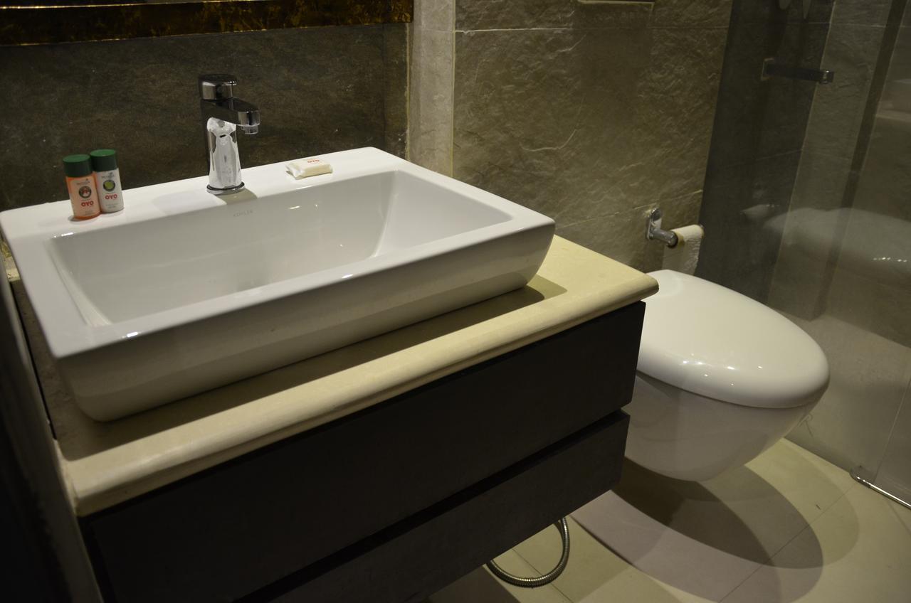 Oyo 1358 Hotel Crossroad 勒克瑙 外观 照片
