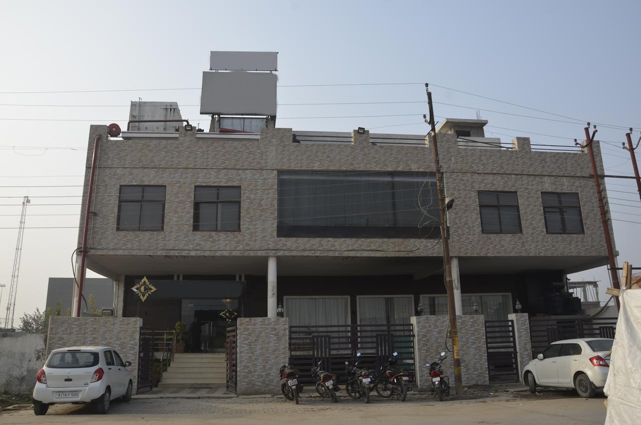 Oyo 1358 Hotel Crossroad 勒克瑙 外观 照片