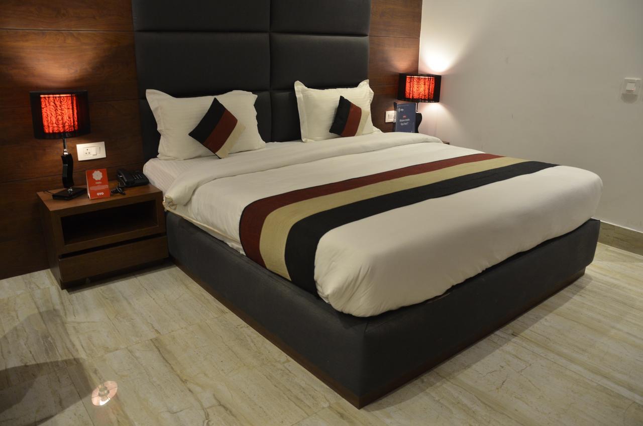 Oyo 1358 Hotel Crossroad 勒克瑙 外观 照片