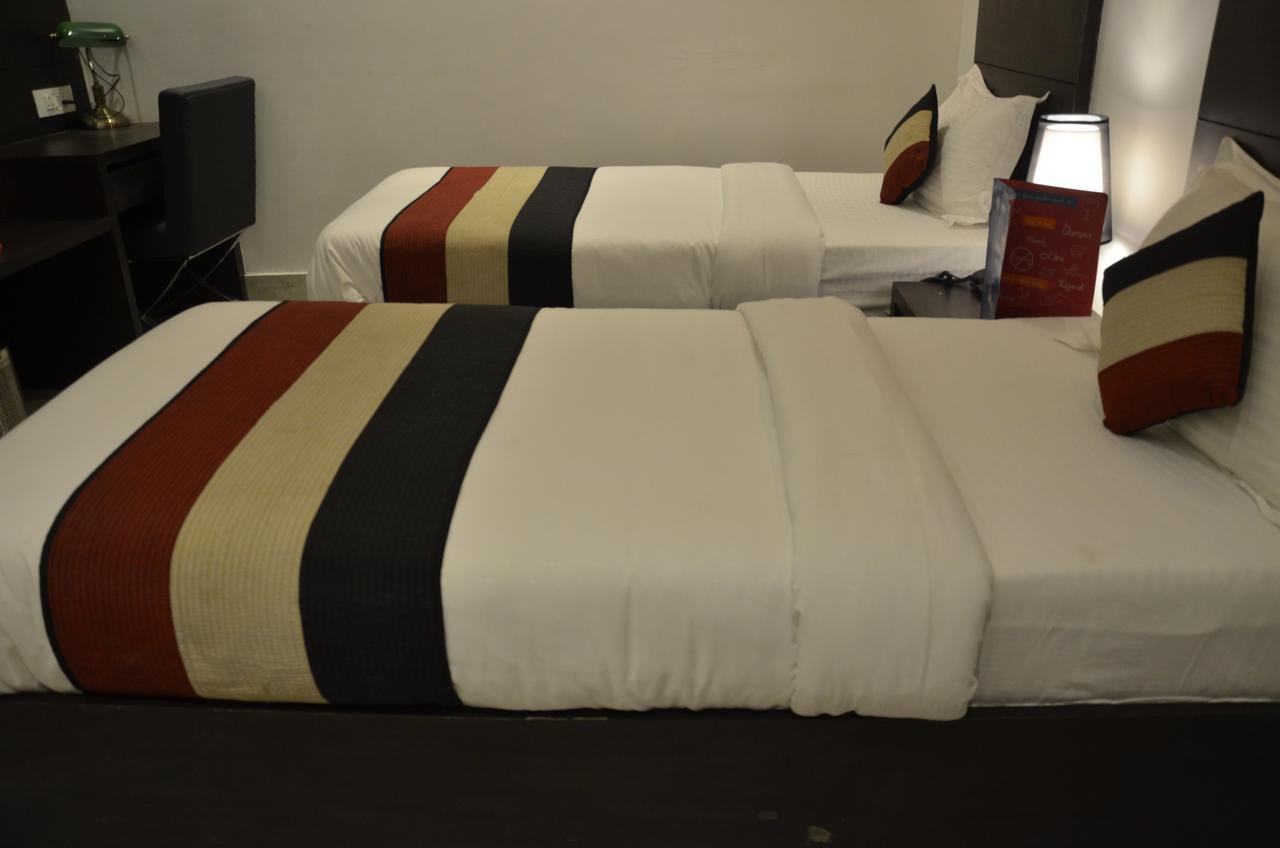 Oyo 1358 Hotel Crossroad 勒克瑙 外观 照片