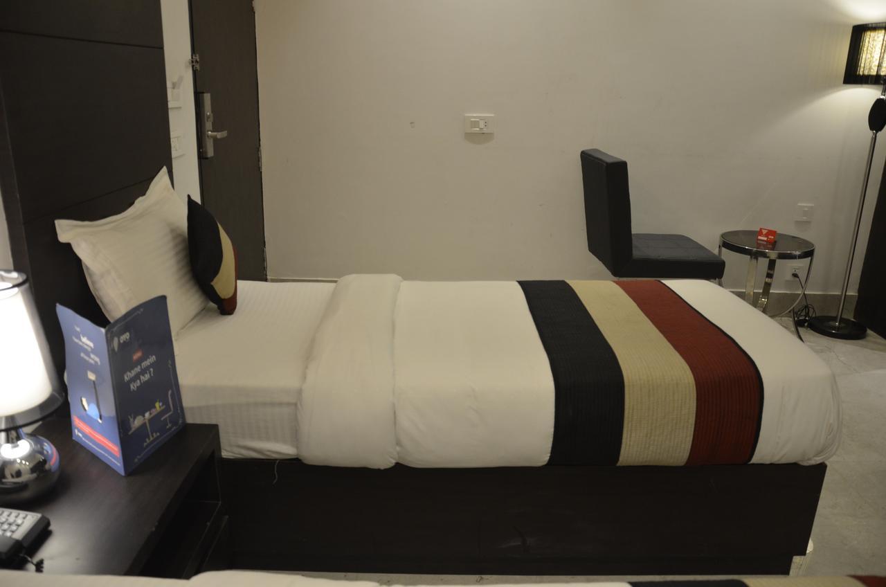 Oyo 1358 Hotel Crossroad 勒克瑙 外观 照片