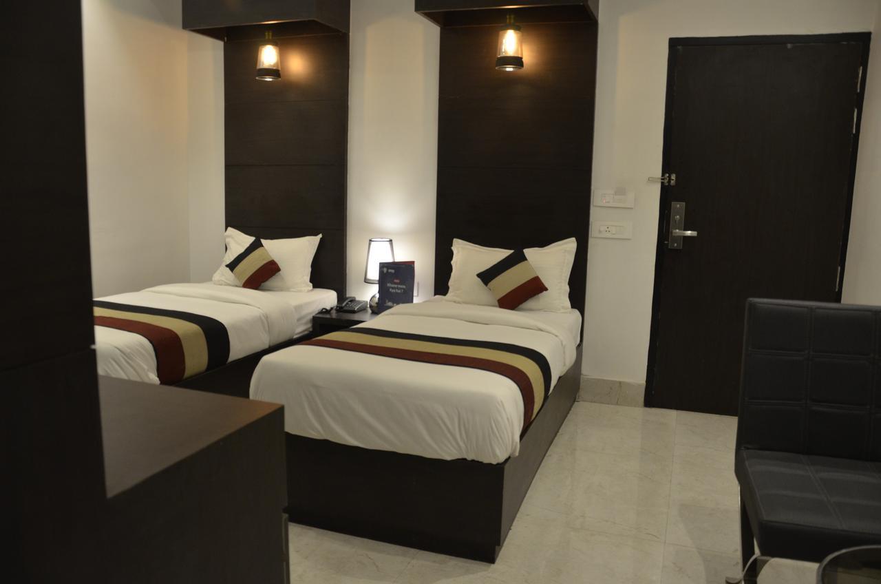Oyo 1358 Hotel Crossroad 勒克瑙 外观 照片