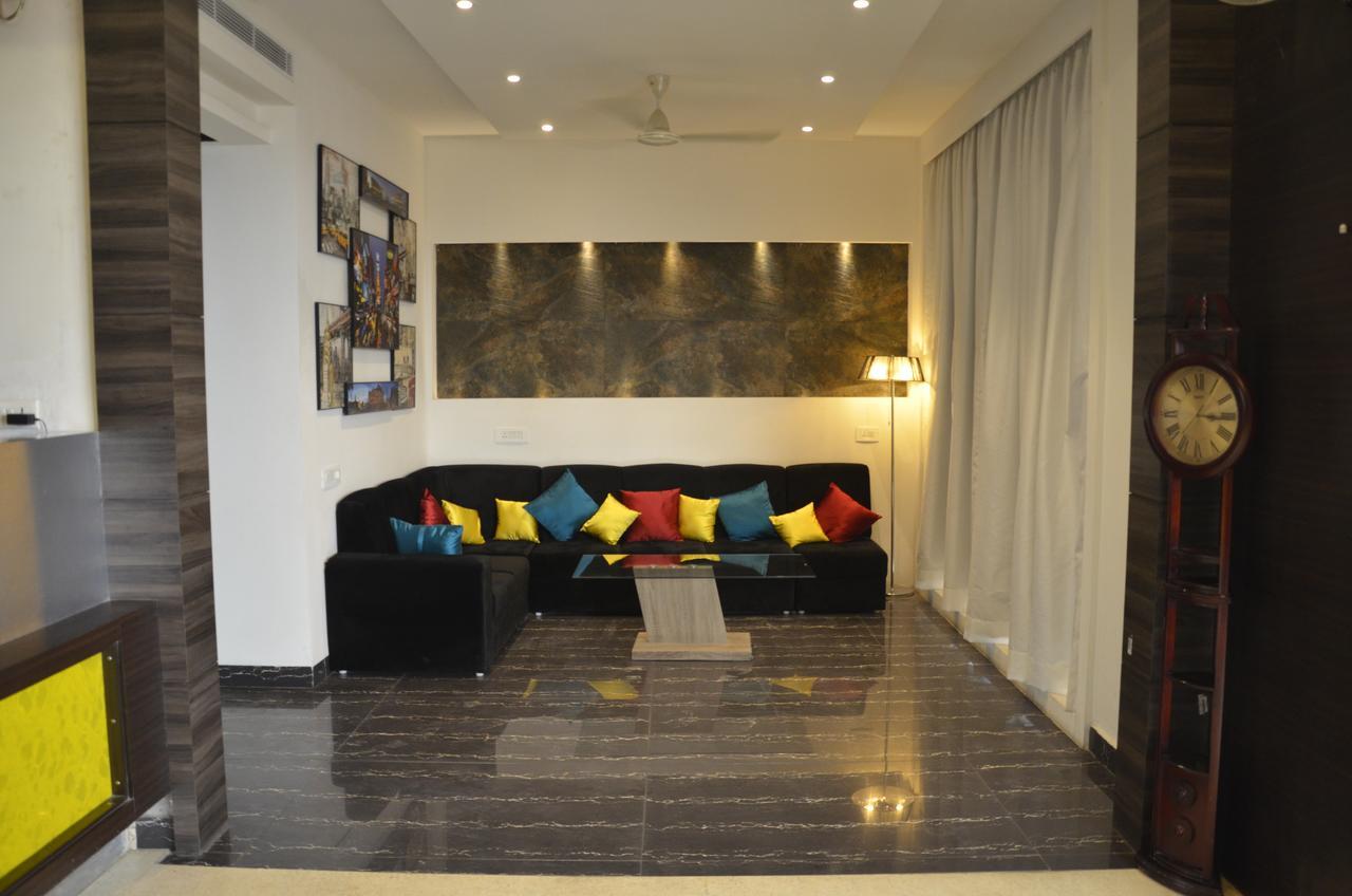 Oyo 1358 Hotel Crossroad 勒克瑙 外观 照片