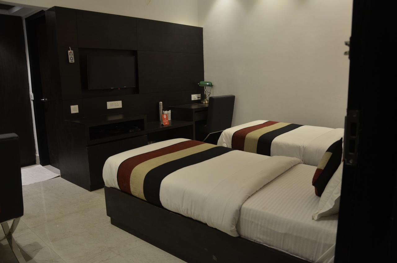 Oyo 1358 Hotel Crossroad 勒克瑙 外观 照片