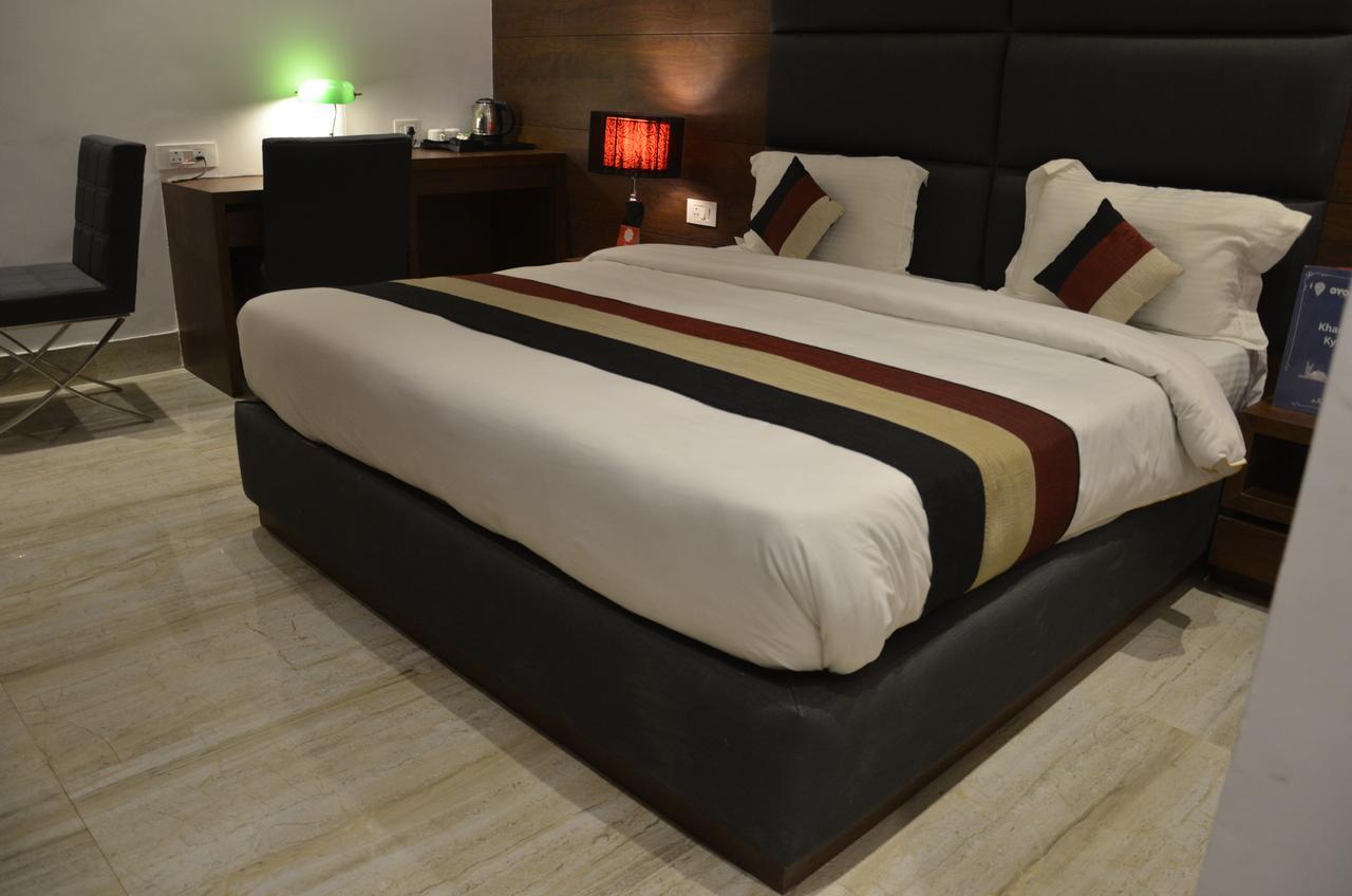 Oyo 1358 Hotel Crossroad 勒克瑙 外观 照片