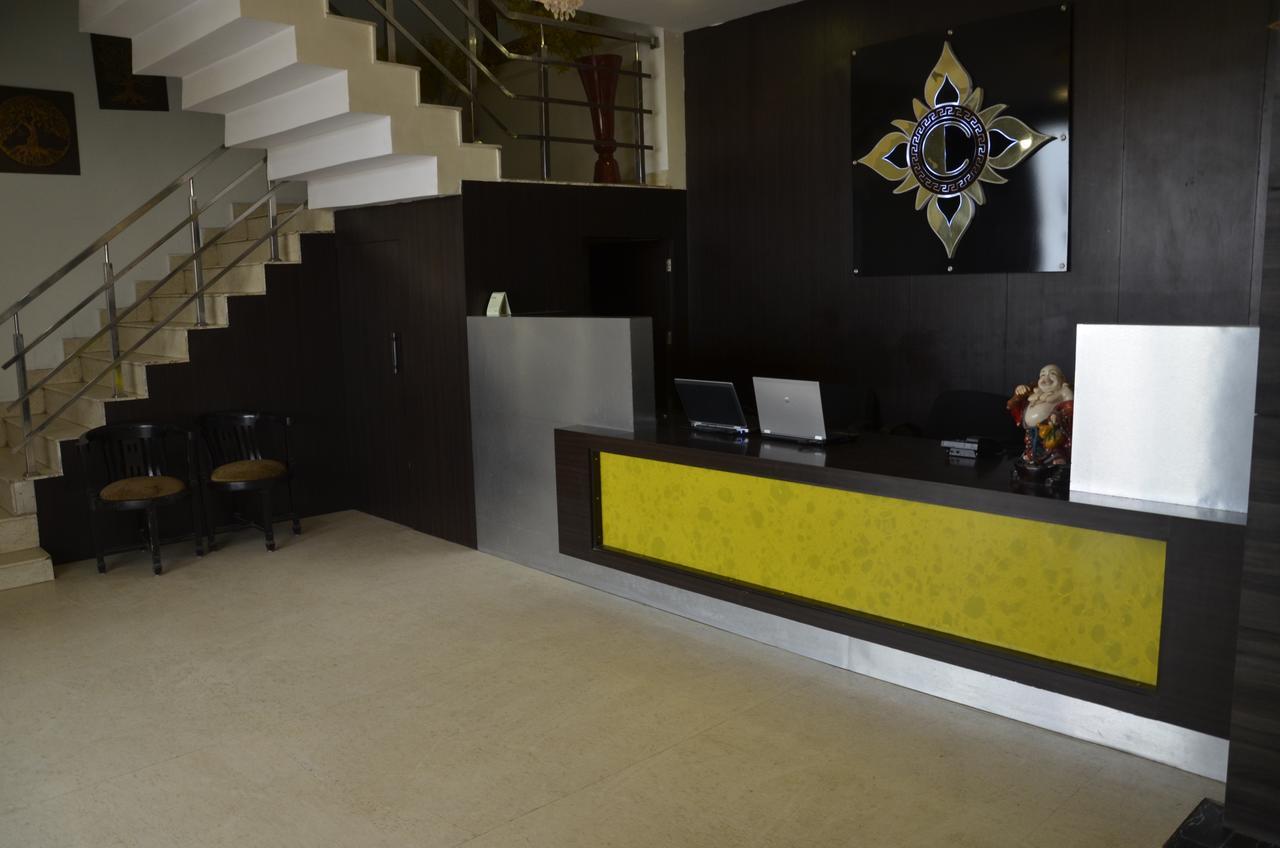 Oyo 1358 Hotel Crossroad 勒克瑙 外观 照片