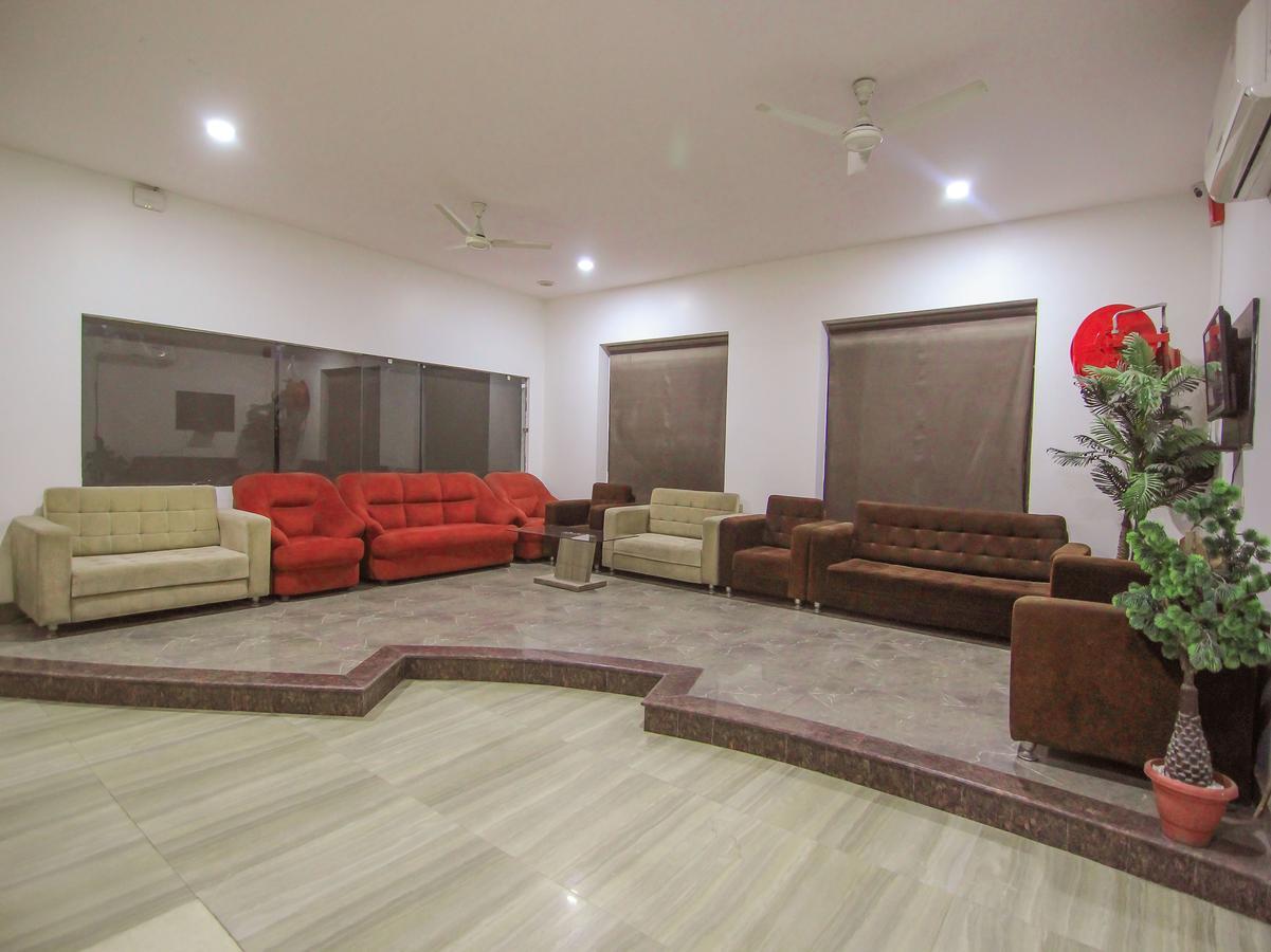 Oyo 1358 Hotel Crossroad 勒克瑙 外观 照片