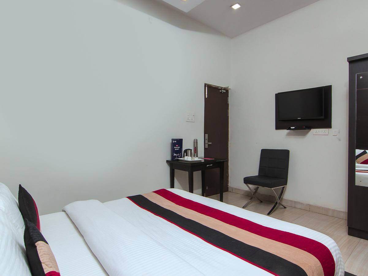 Oyo 1358 Hotel Crossroad 勒克瑙 外观 照片