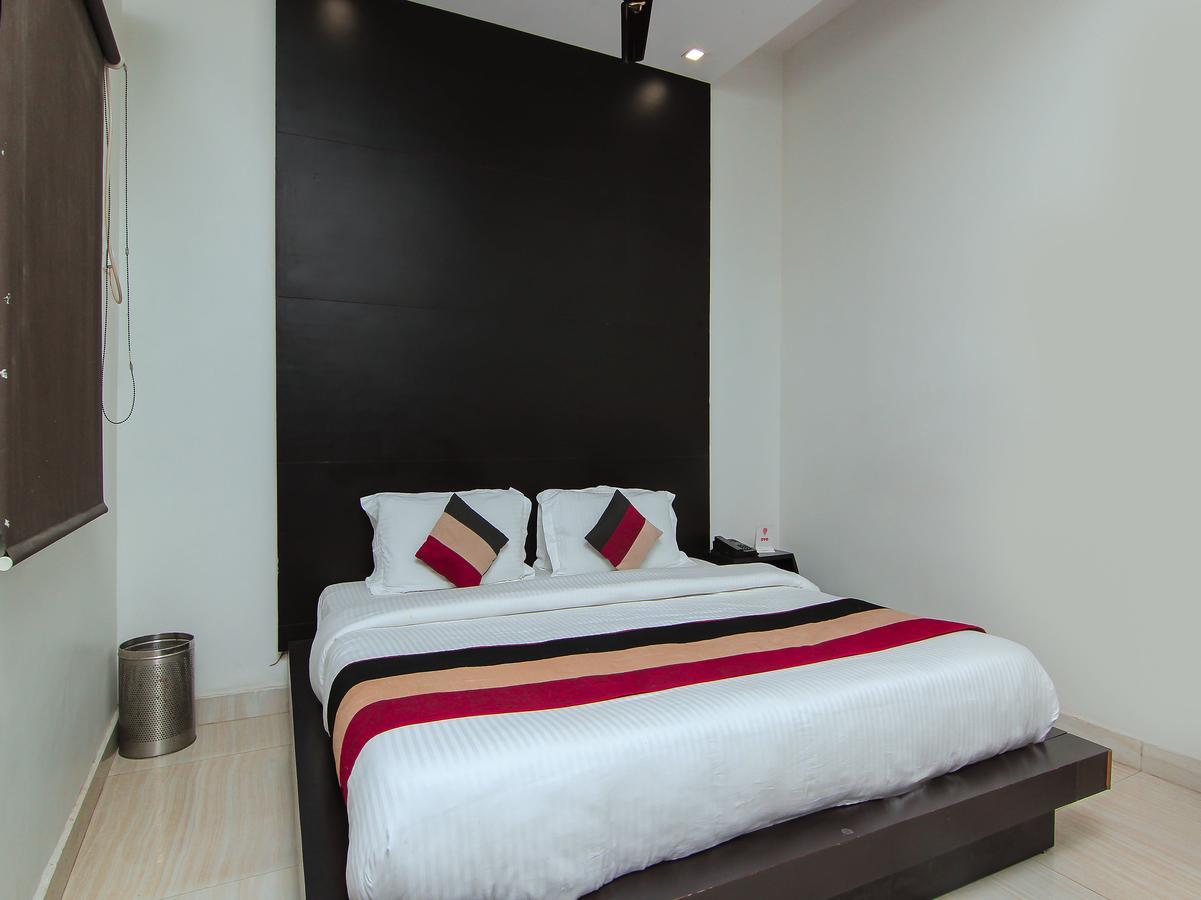 Oyo 1358 Hotel Crossroad 勒克瑙 外观 照片