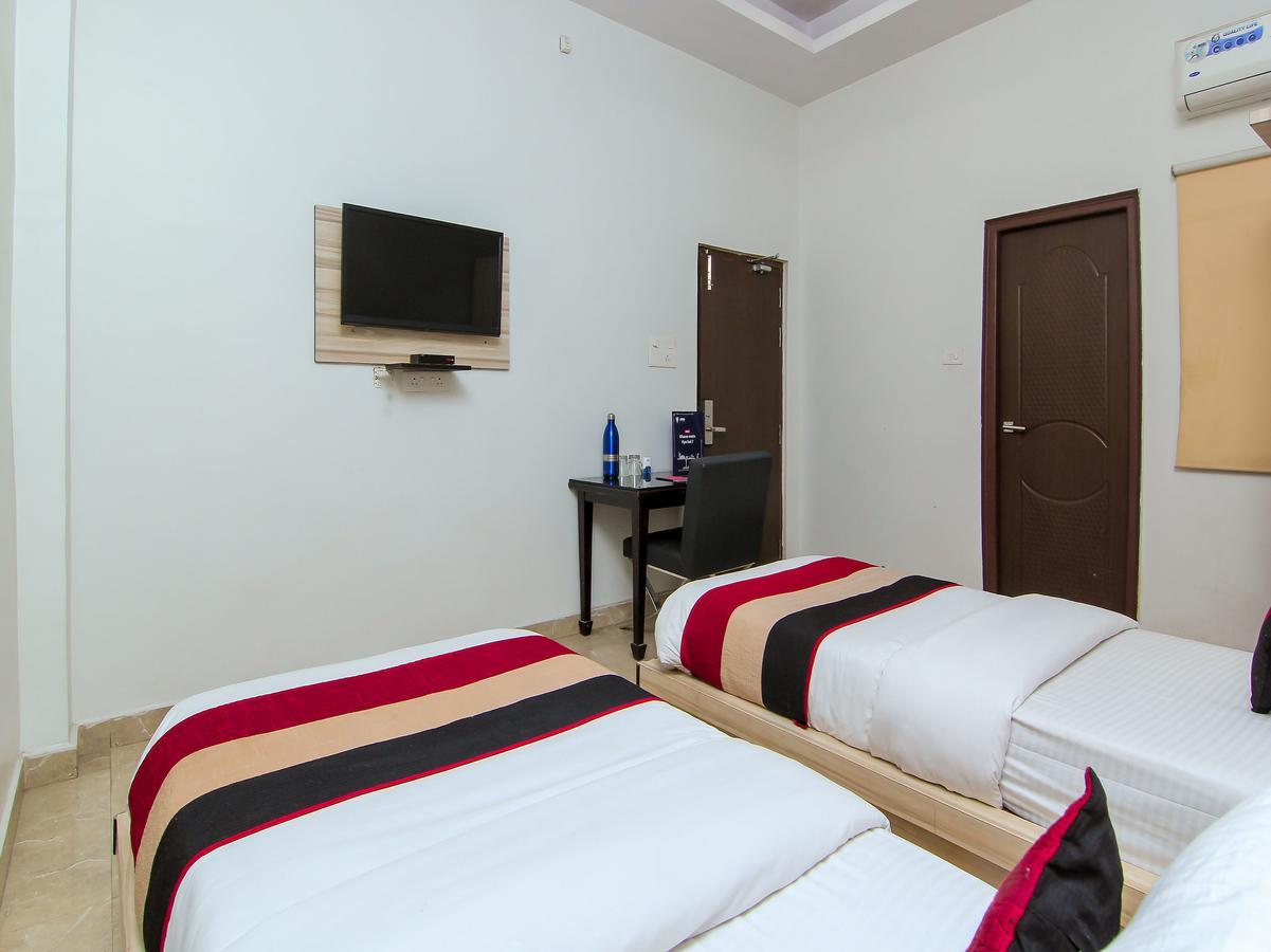 Oyo 1358 Hotel Crossroad 勒克瑙 外观 照片