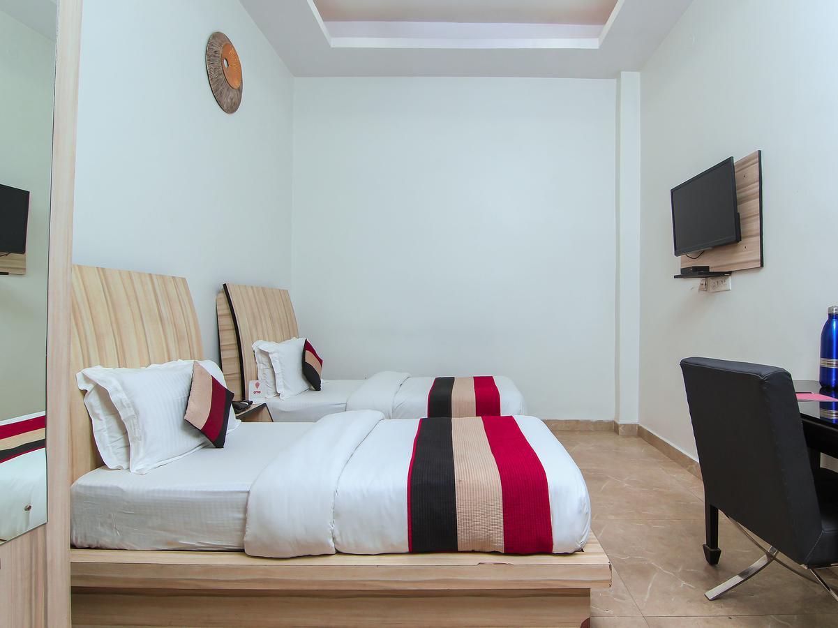 Oyo 1358 Hotel Crossroad 勒克瑙 外观 照片