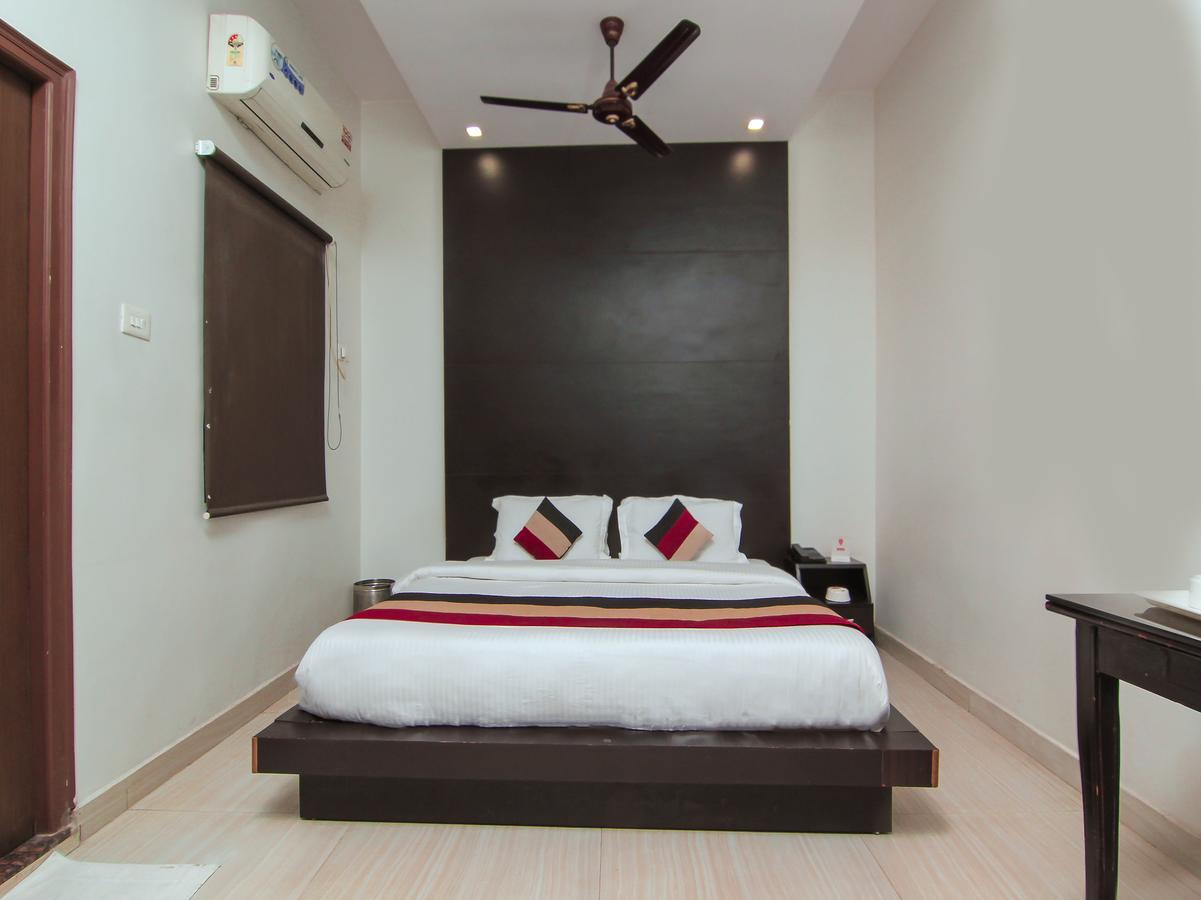 Oyo 1358 Hotel Crossroad 勒克瑙 外观 照片