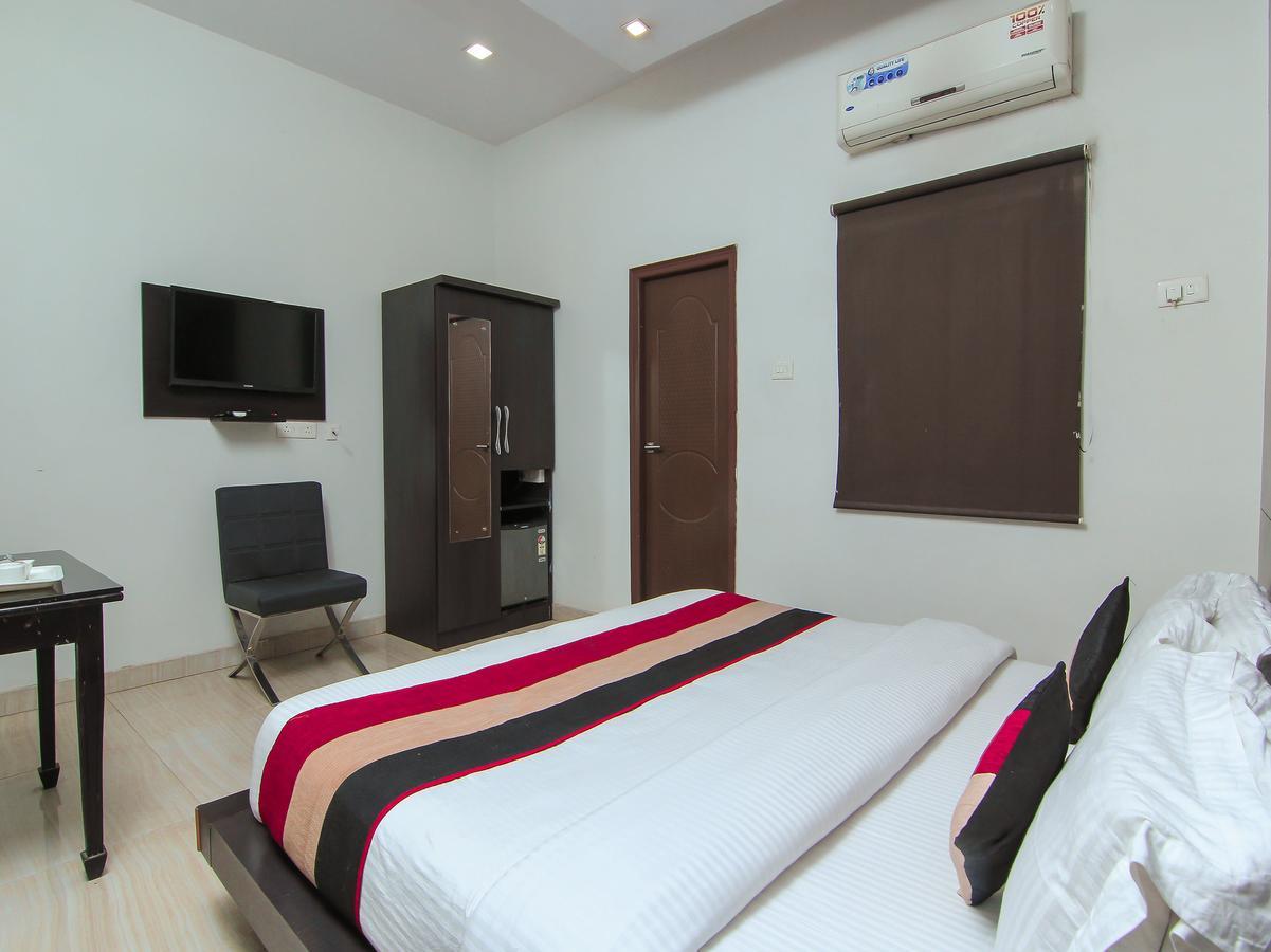 Oyo 1358 Hotel Crossroad 勒克瑙 外观 照片