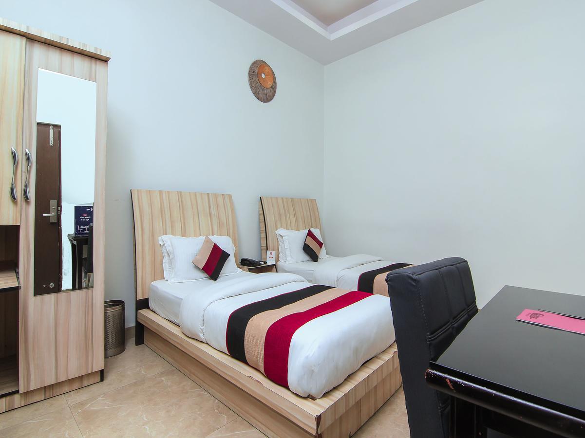 Oyo 1358 Hotel Crossroad 勒克瑙 外观 照片