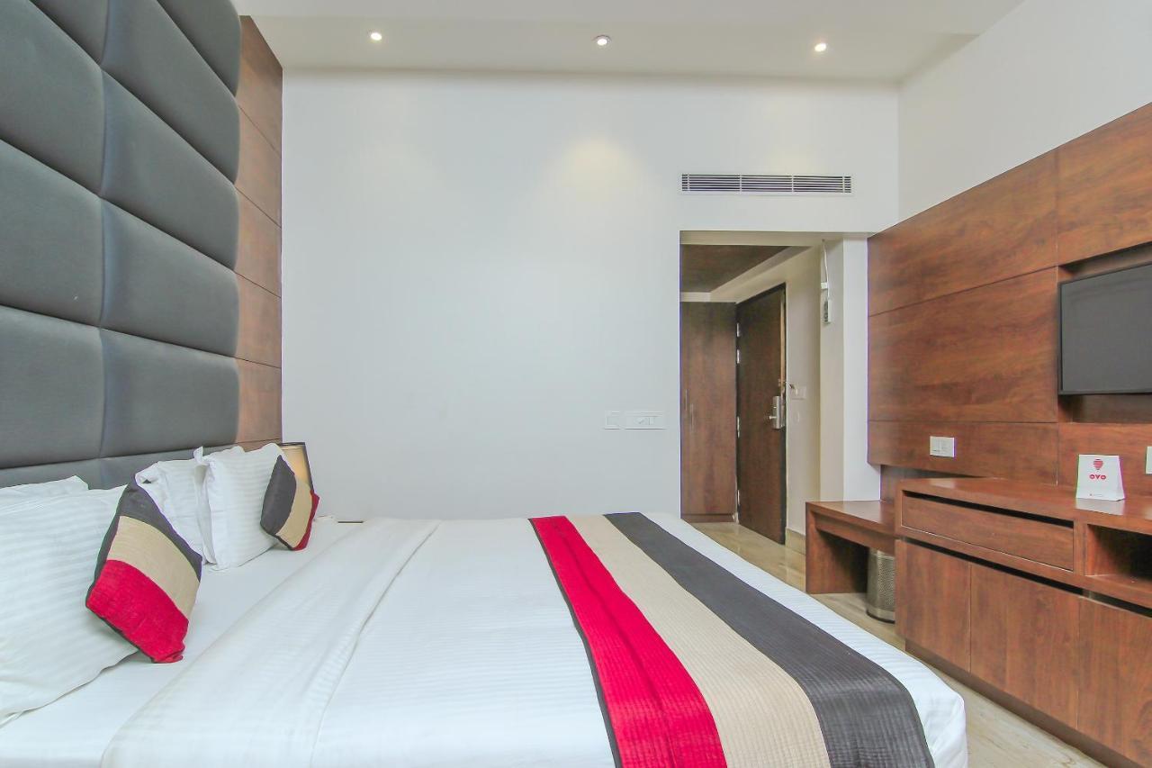 Oyo 1358 Hotel Crossroad 勒克瑙 外观 照片