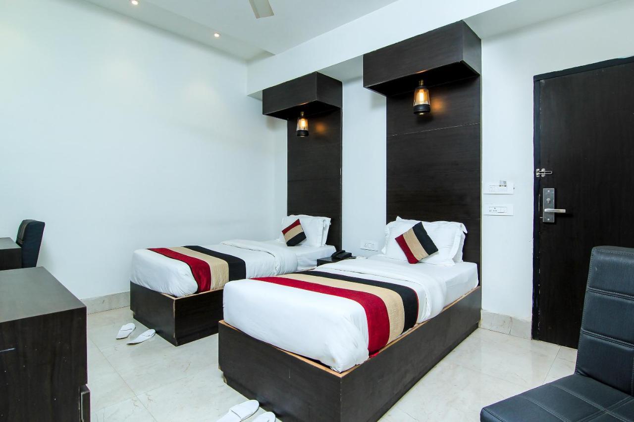 Oyo 1358 Hotel Crossroad 勒克瑙 外观 照片