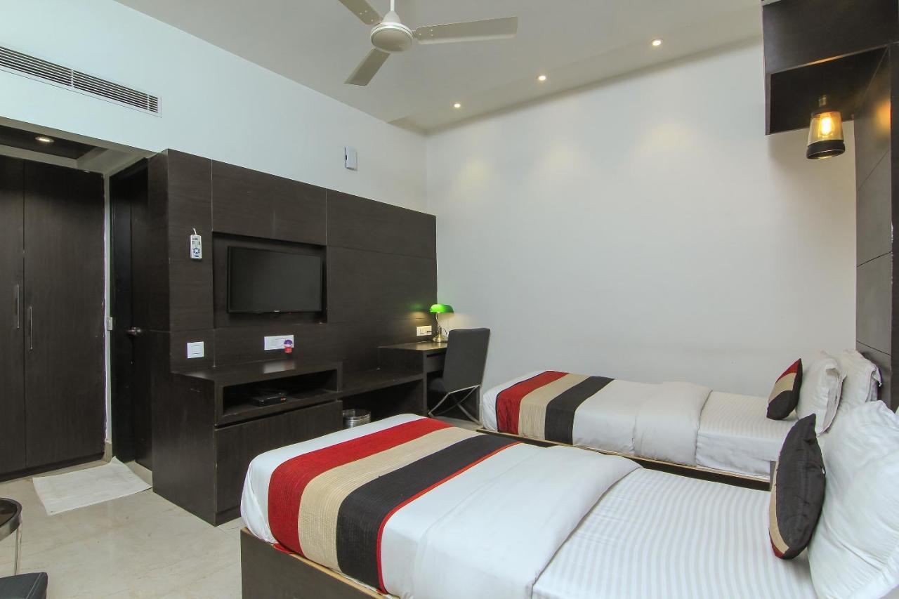 Oyo 1358 Hotel Crossroad 勒克瑙 外观 照片