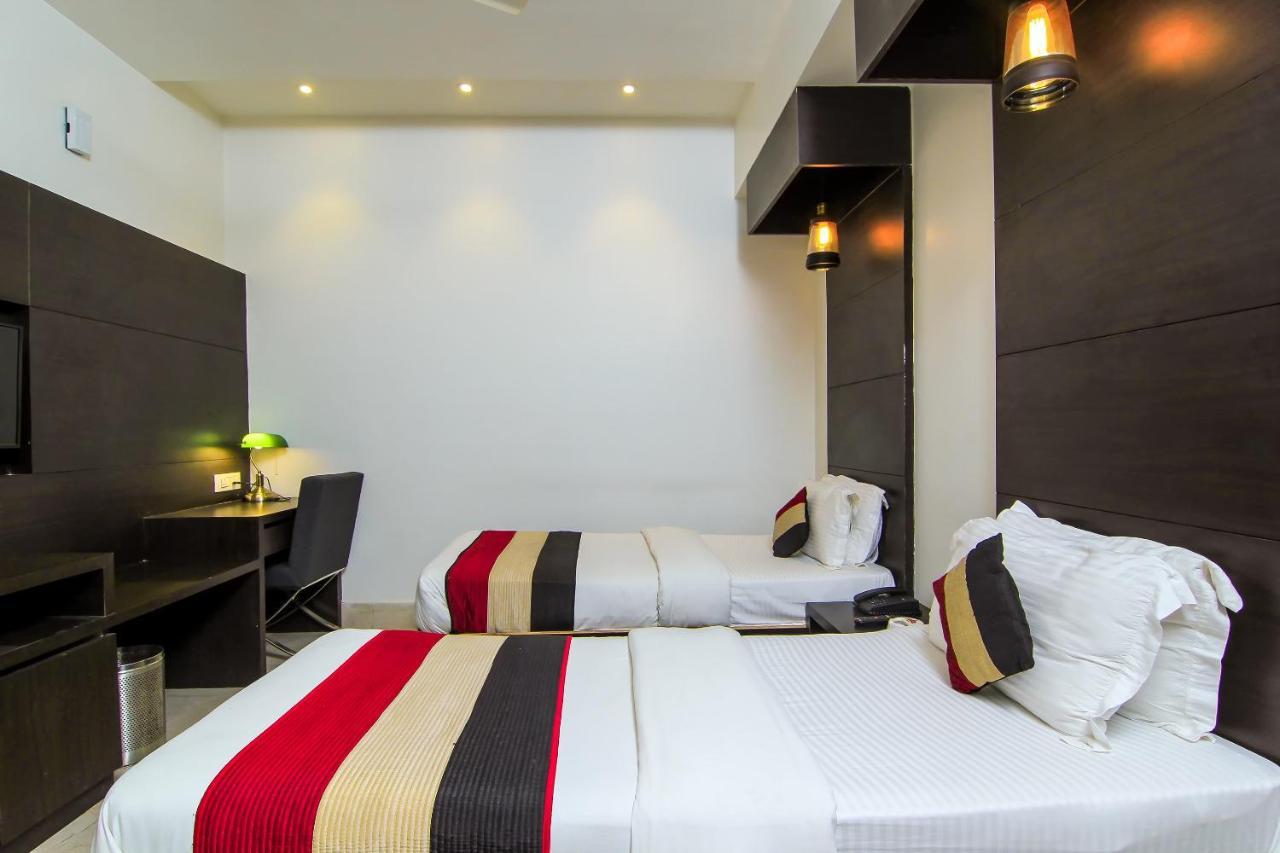 Oyo 1358 Hotel Crossroad 勒克瑙 外观 照片