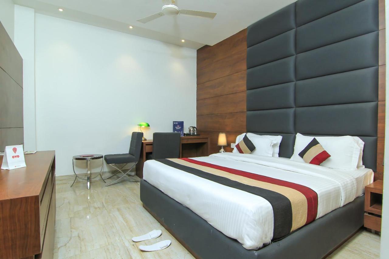 Oyo 1358 Hotel Crossroad 勒克瑙 外观 照片