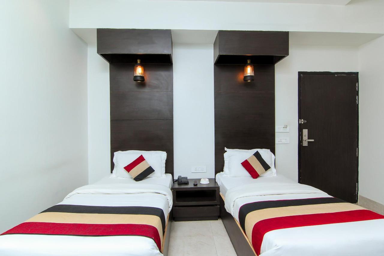 Oyo 1358 Hotel Crossroad 勒克瑙 外观 照片