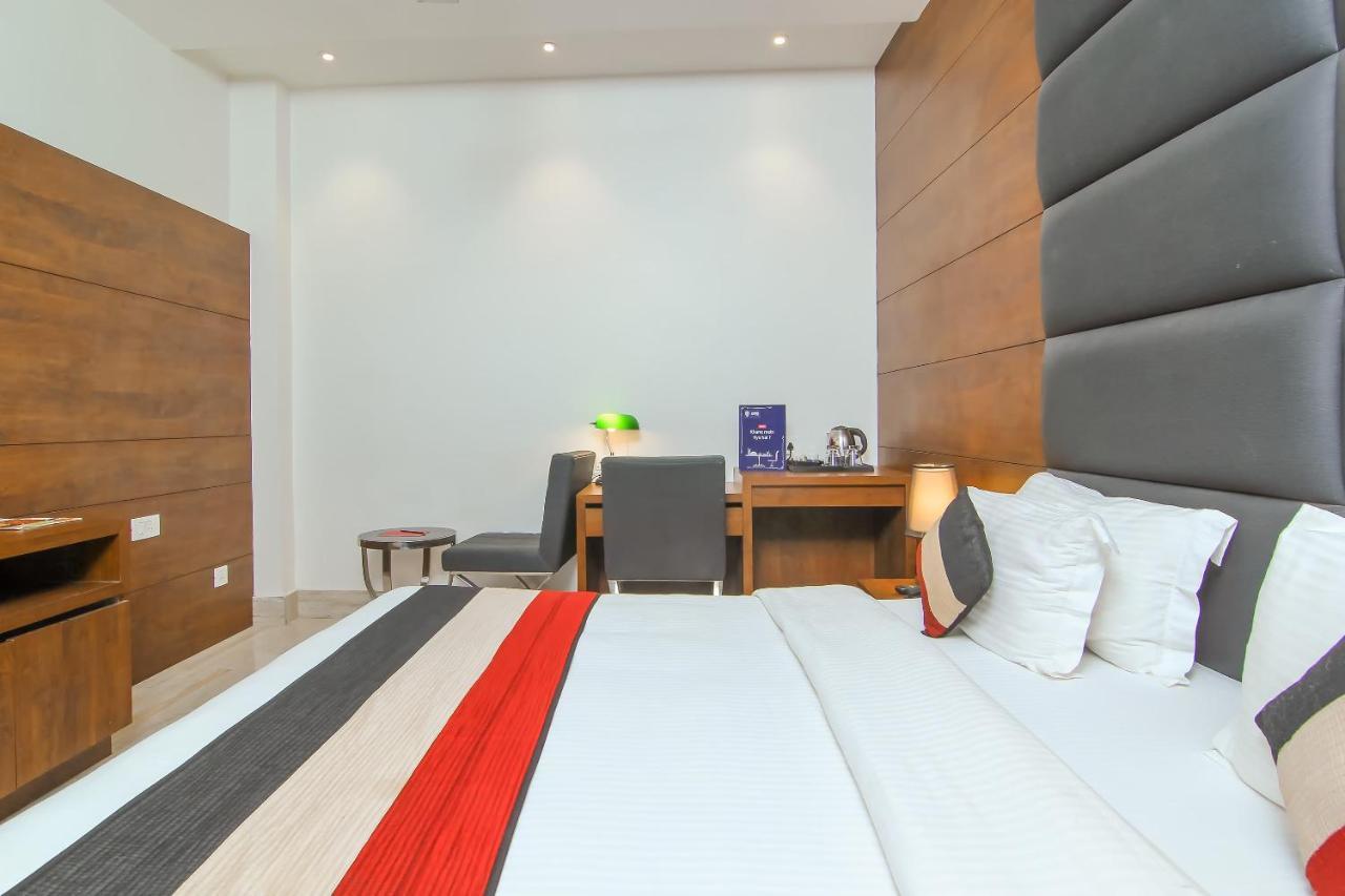 Oyo 1358 Hotel Crossroad 勒克瑙 外观 照片