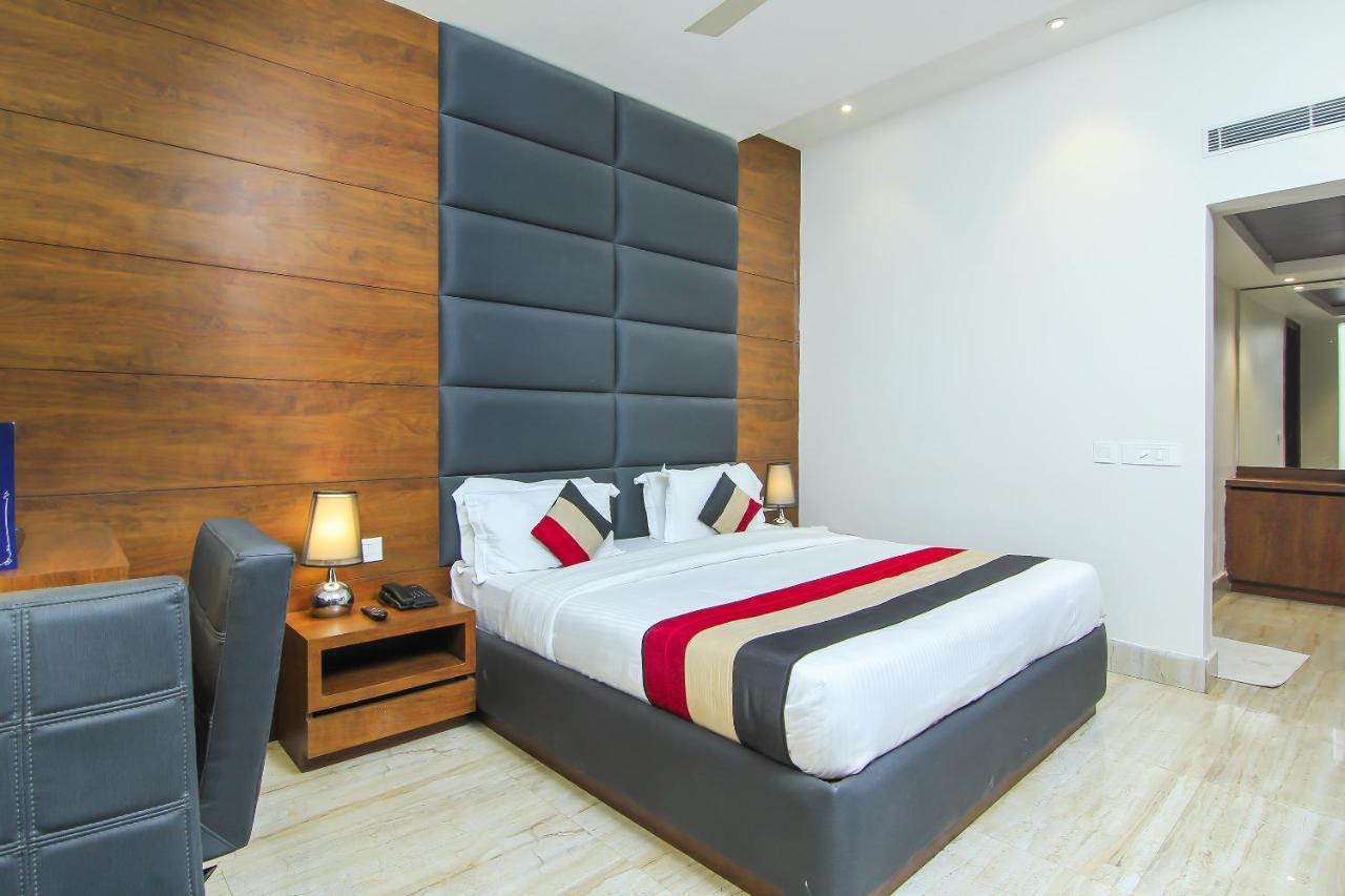 Oyo 1358 Hotel Crossroad 勒克瑙 外观 照片