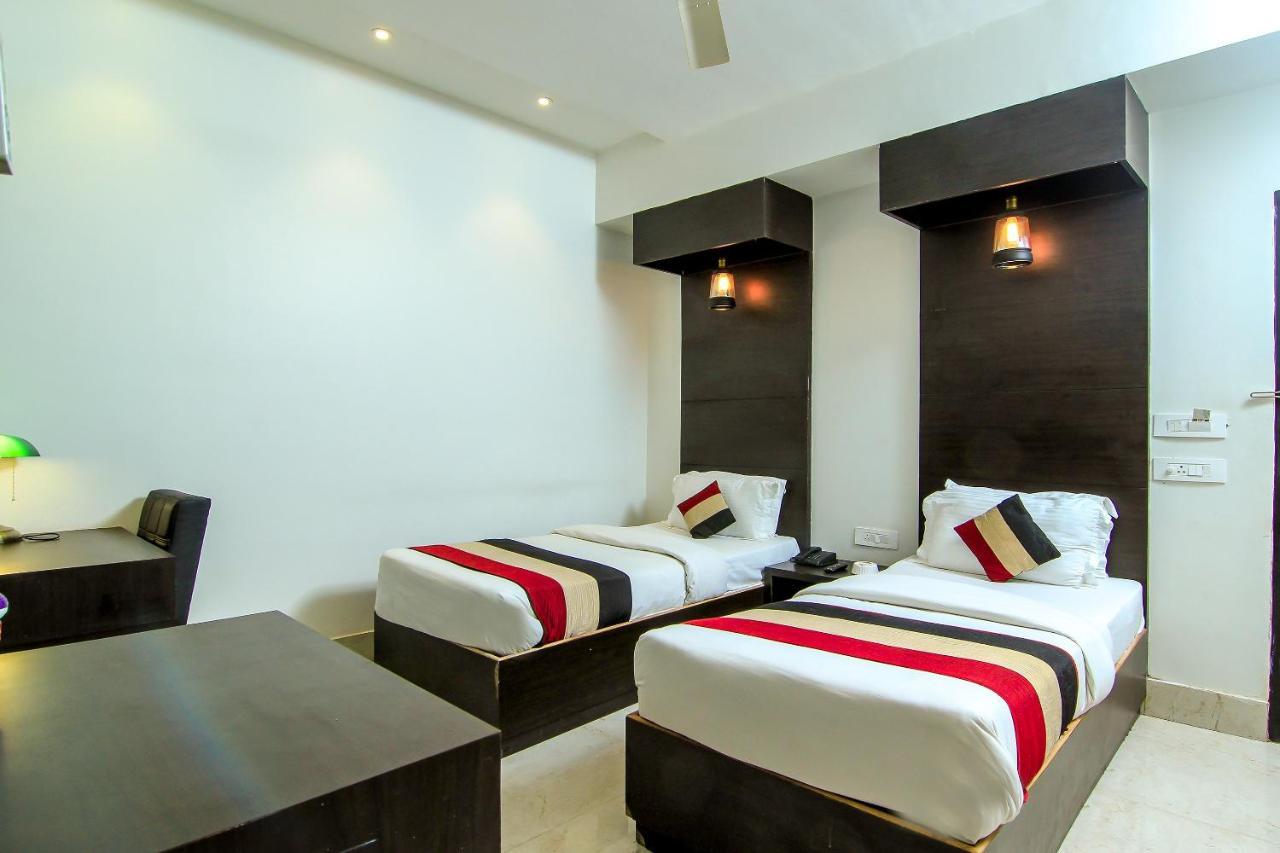 Oyo 1358 Hotel Crossroad 勒克瑙 外观 照片